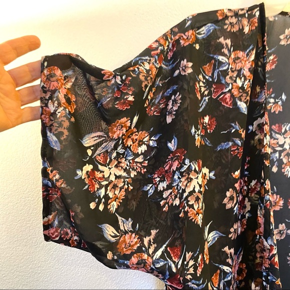 Charlotte Russe Floral Print Cover Up Top - Picture 2 of 7